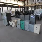 LOTE 005 - DIVERSOS MATERIAIS DE ESCRITÓRIO COMPOSTO DE: COFRES EM AÇO