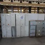 LOTE 003 - DIVERSOS MATERIAIS DE ESCRITÓRIO COMPOSTO DE: ARQUIVOS DE AÇO, ESTANTES DE AÇO, ARMÁRIOS TIPO GUARDA ROUPAS EM AÇO